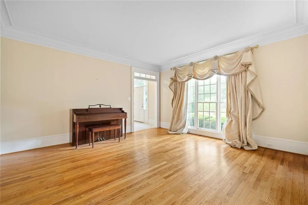 Sandy Springs, Georgia 30350, United States, 4 Bedrooms Bedrooms, ,6 BathroomsBathrooms,Residential,Pending,138249