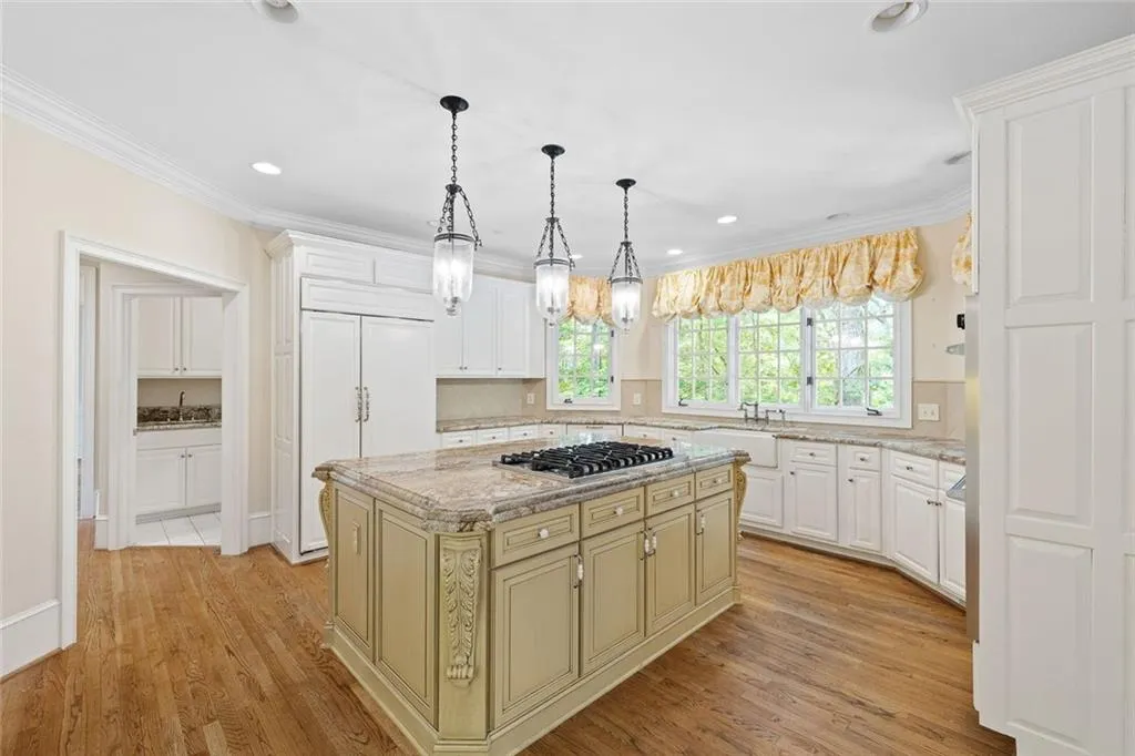 Sandy Springs, Georgia 30350, United States, 4 Bedrooms Bedrooms, ,6 BathroomsBathrooms,Residential,Pending,138249