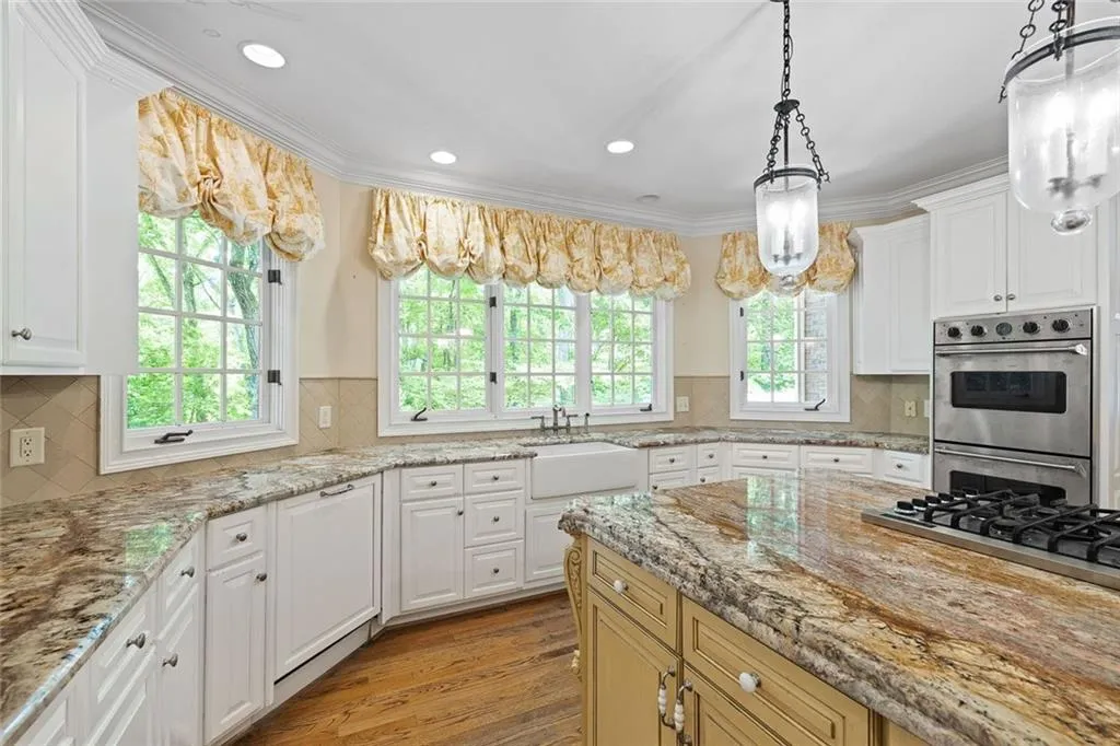 Sandy Springs, Georgia 30350, United States, 4 Bedrooms Bedrooms, ,6 BathroomsBathrooms,Residential,Pending,138249