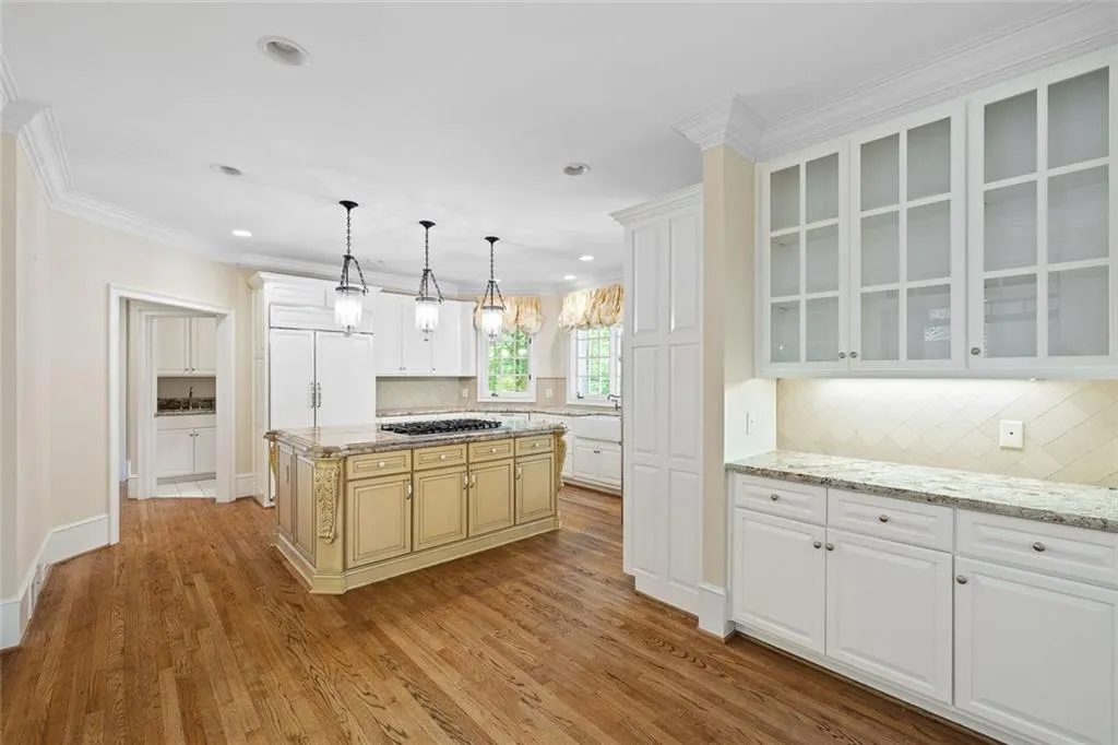 Sandy Springs, Georgia 30350, United States, 4 Bedrooms Bedrooms, ,6 BathroomsBathrooms,Residential,Pending,138249