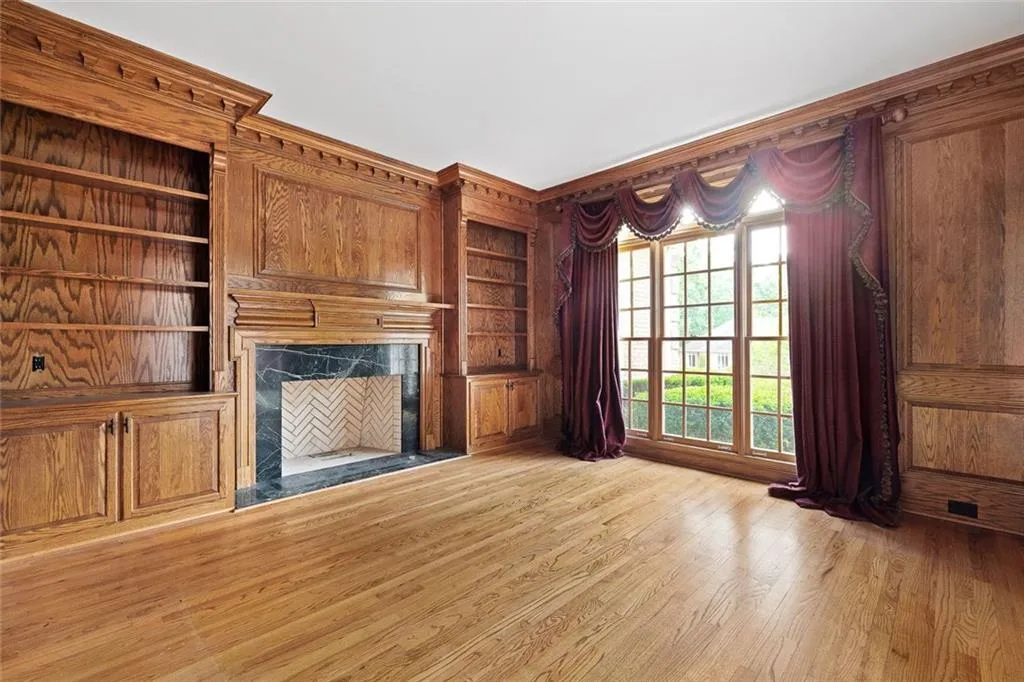 Sandy Springs, Georgia 30350, United States, 4 Bedrooms Bedrooms, ,6 BathroomsBathrooms,Residential,Pending,138249