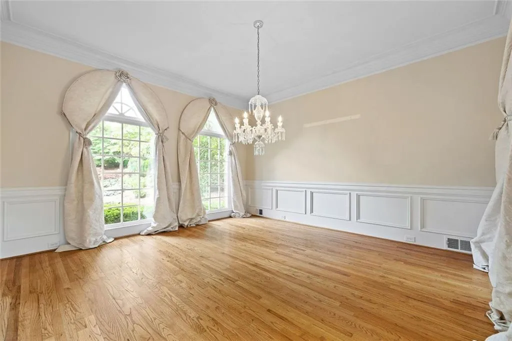 Sandy Springs, Georgia 30350, United States, 4 Bedrooms Bedrooms, ,6 BathroomsBathrooms,Residential,Pending,138249