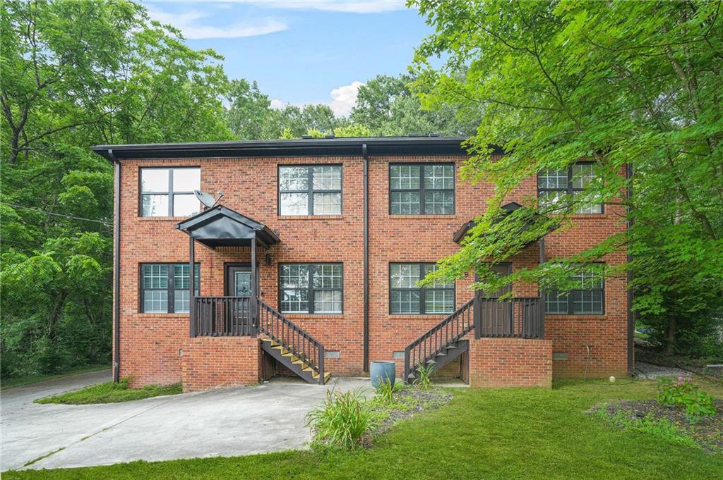 Renovated Brick Duplex – 8 Beds | 4 Baths
Welcome to 545 Elmwood Rd NW, a beautifully renovated 4-sided brick duplex offering 8 bedrooms and 4 full bathrooms in total. Each unit features 4 spacious bedrooms and 2 bathrooms, ideal for large families, roommates, or savvy investors seeking strong rental income.
This property has been updated with modern finishes and features, including:
Updated kitchens and bathrooms with stylish fixtures and finishes
Fresh paint, stained hardwood flooring, and contemporary lighting throughout
Durable 4-sided brick construction for long-term value and curb appeal
New HVAC systems for energy-efficient comfort
Whether you're looking to house hack, invest in a cash-flowing rental, or accommodate multi-generational living, this duplex is move-in ready and packed with potential.
Conveniently located near major highways, downtown Atlanta, and public transportation, this duplex offers easy access to shopping, dining, schools, and employment hubs. Don't miss your chance to own a rare 8-bedroom, 4-bathroom property in one of Atlanta’s growing neighborhoods.
Don’t miss this turnkey opportunity – schedule your private showing today!