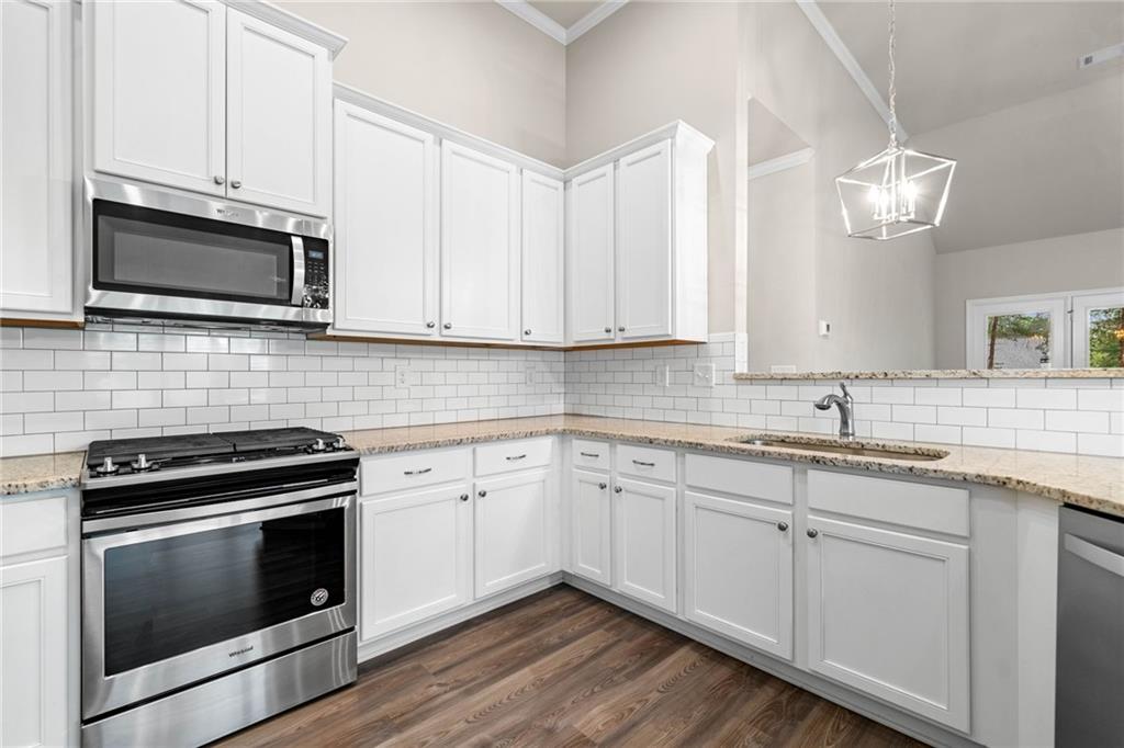 River Manor - Residential