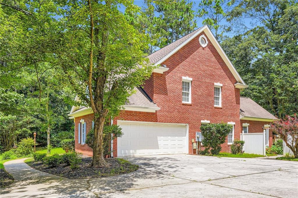 100 Hamilton Glen Court