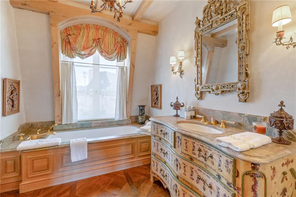 The Enclave on Peachtree - Residential