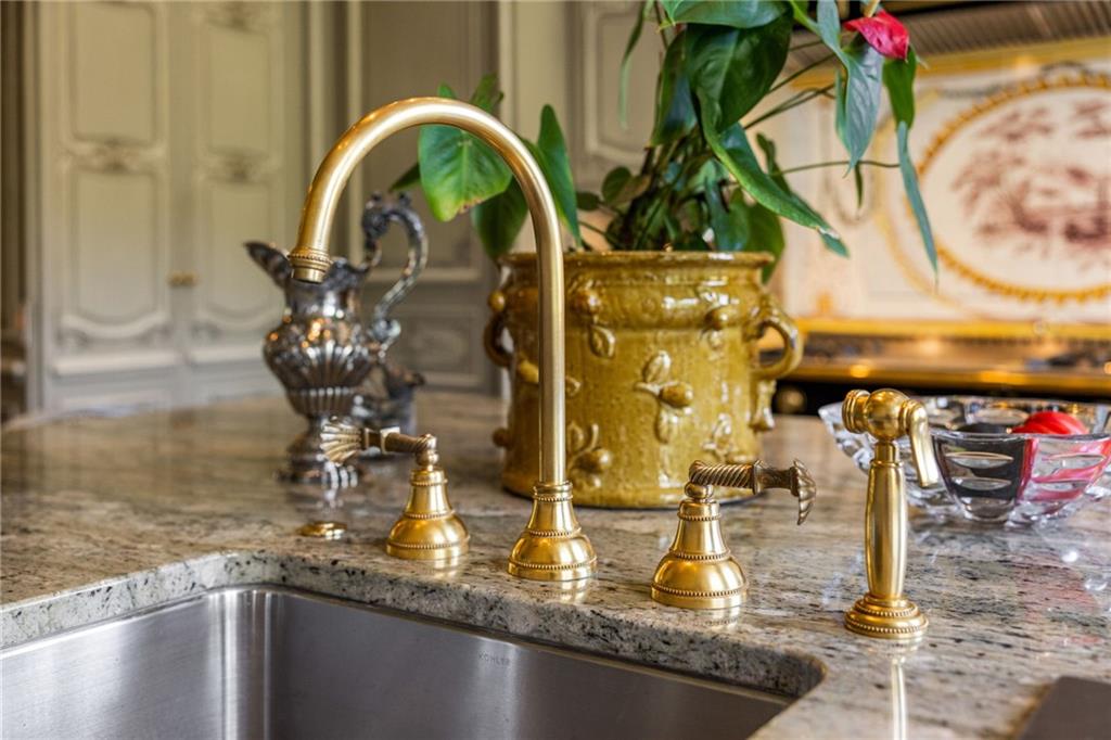 The Enclave on Peachtree - Residential