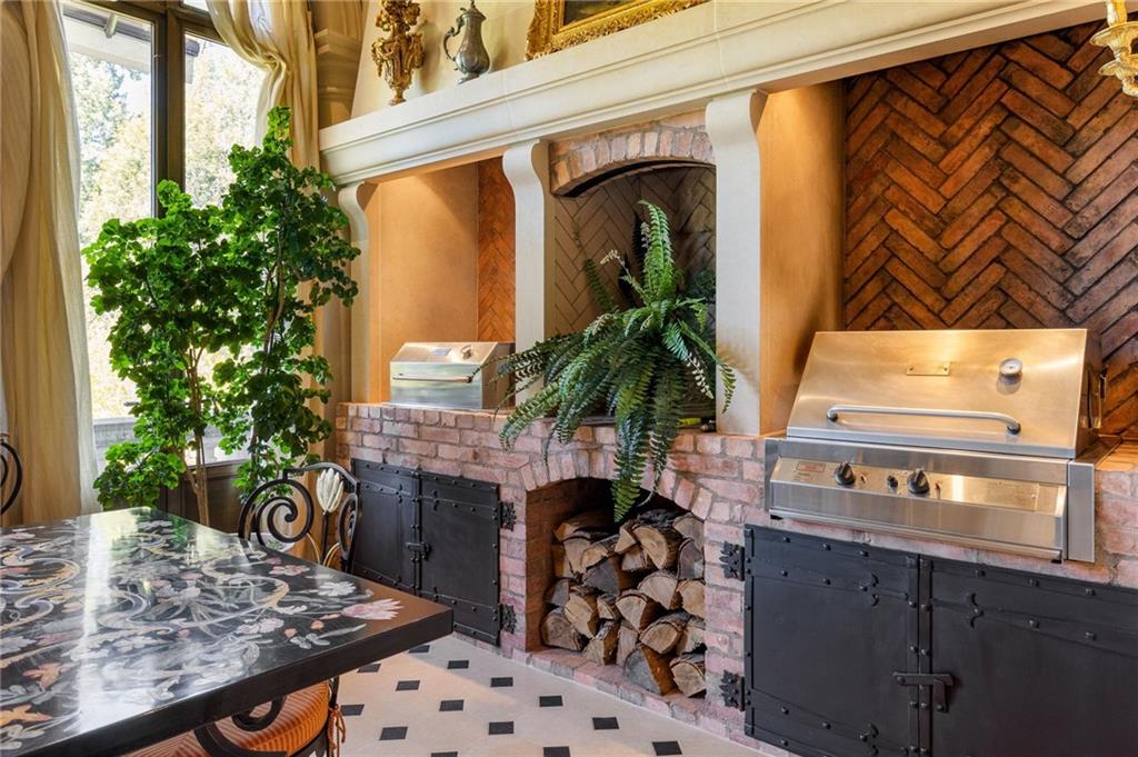 The Enclave on Peachtree - Residential