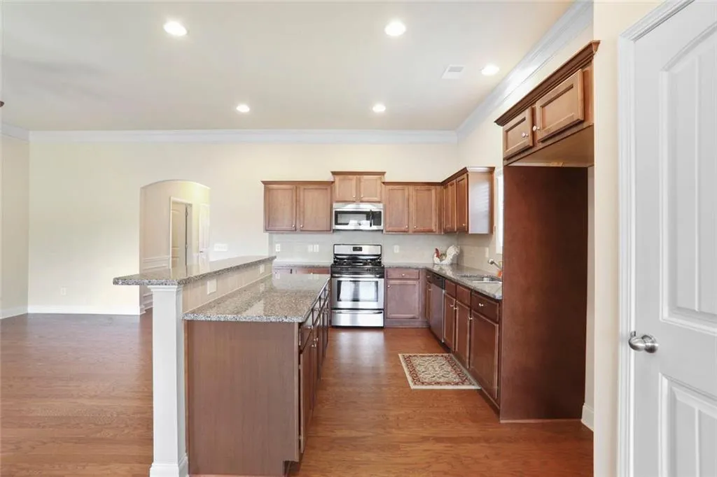 Cumming, Georgia 30040, United States, 3 Bedrooms Bedrooms, ,2 BathroomsBathrooms,Residential,Pending,126466