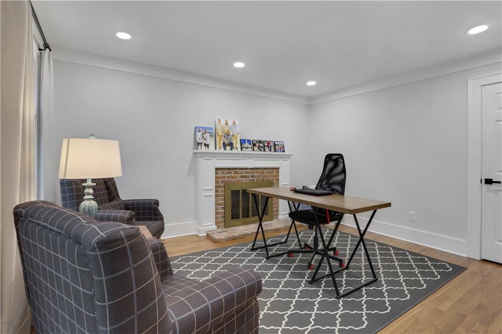 2233 Guinevere Way NE