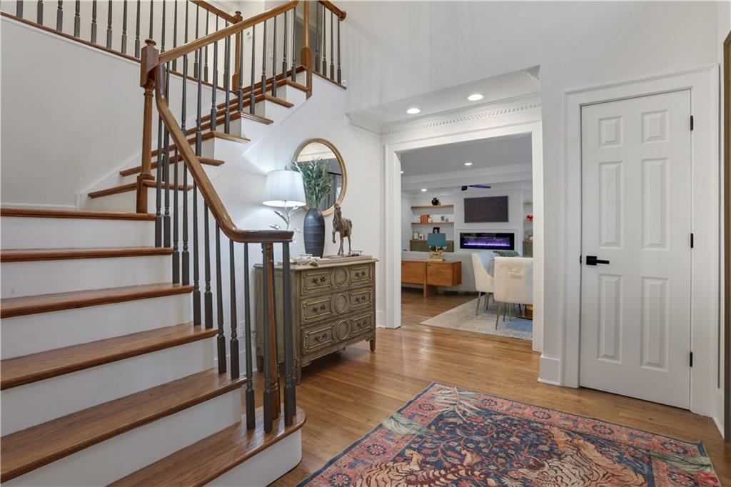 2233 Guinevere Way NE