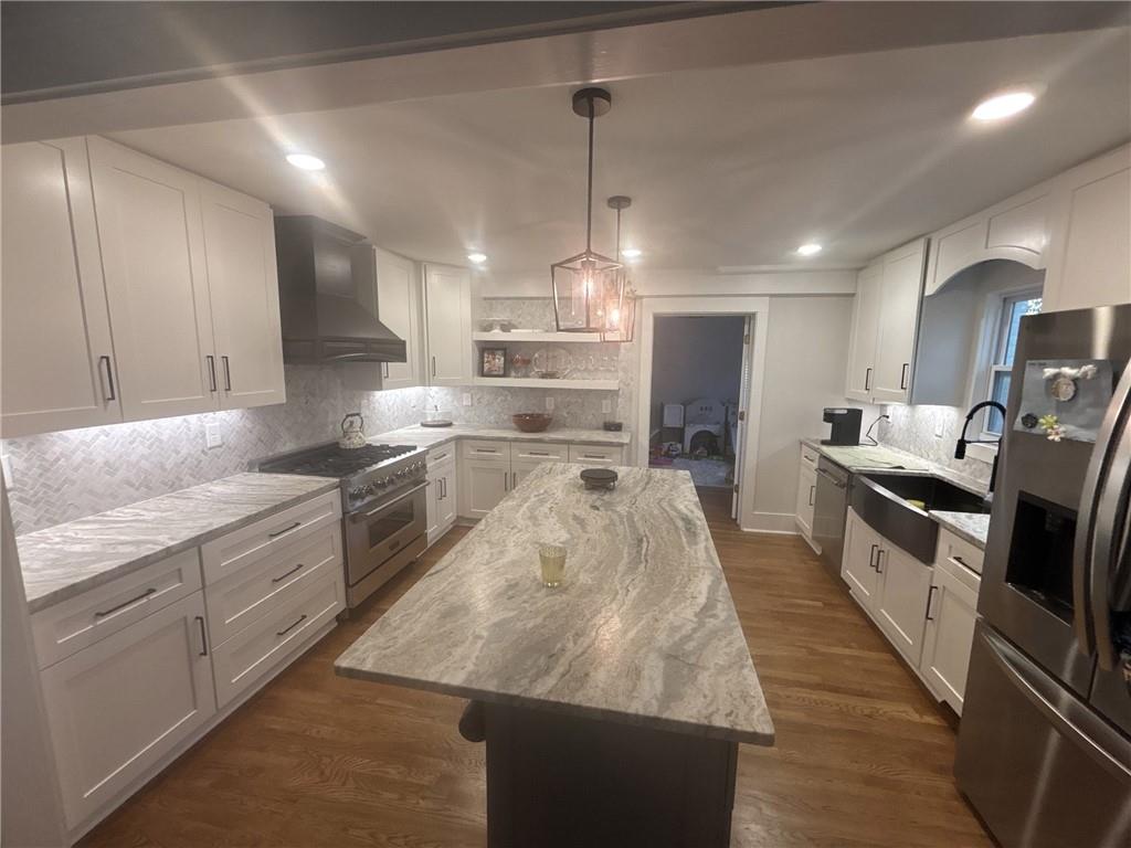 2233 Guinevere Way NE