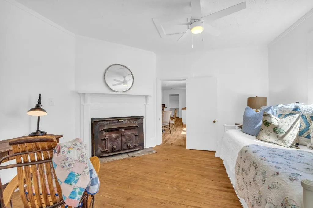 Lakemont, Georgia 30552, United States, 3 Bedrooms Bedrooms, ,2 BathroomsBathrooms,Residential,Active,92694