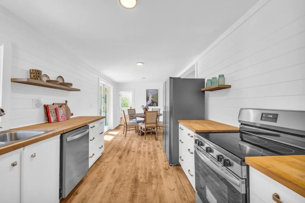 Lakemont, Georgia 30552, United States, 3 Bedrooms Bedrooms, ,2 BathroomsBathrooms,Residential,Active,92694