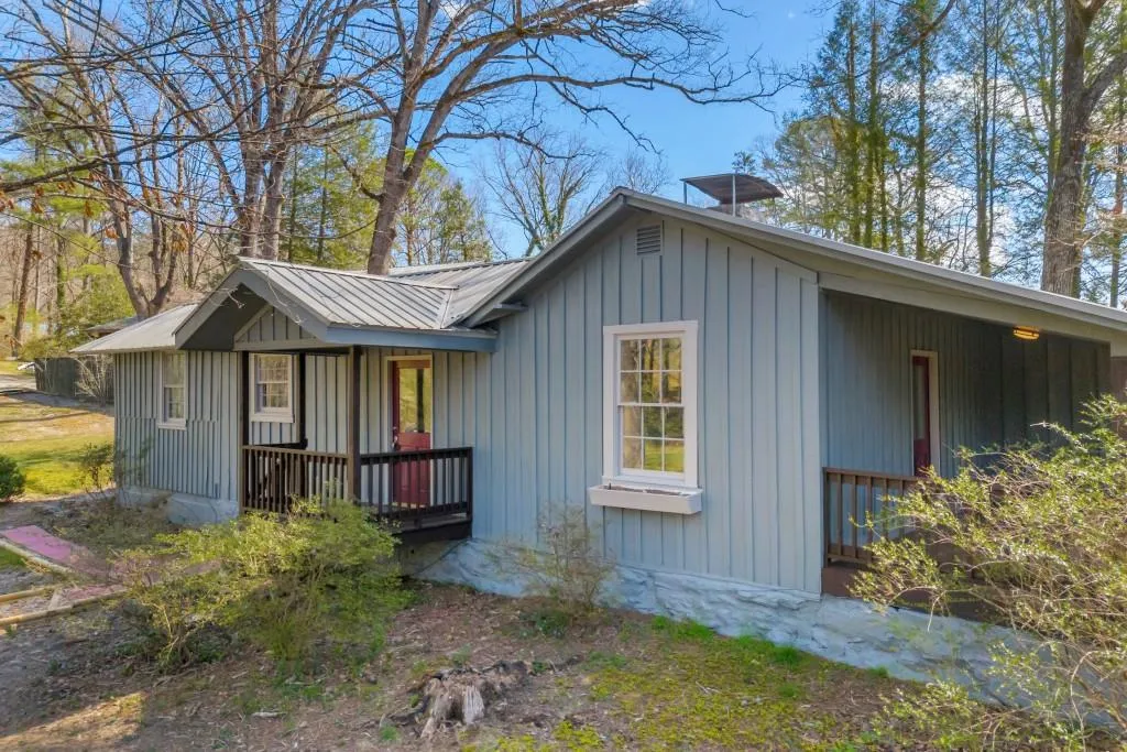 Lakemont, Georgia 30552, United States, 3 Bedrooms Bedrooms, ,2 BathroomsBathrooms,Residential,Active,92694