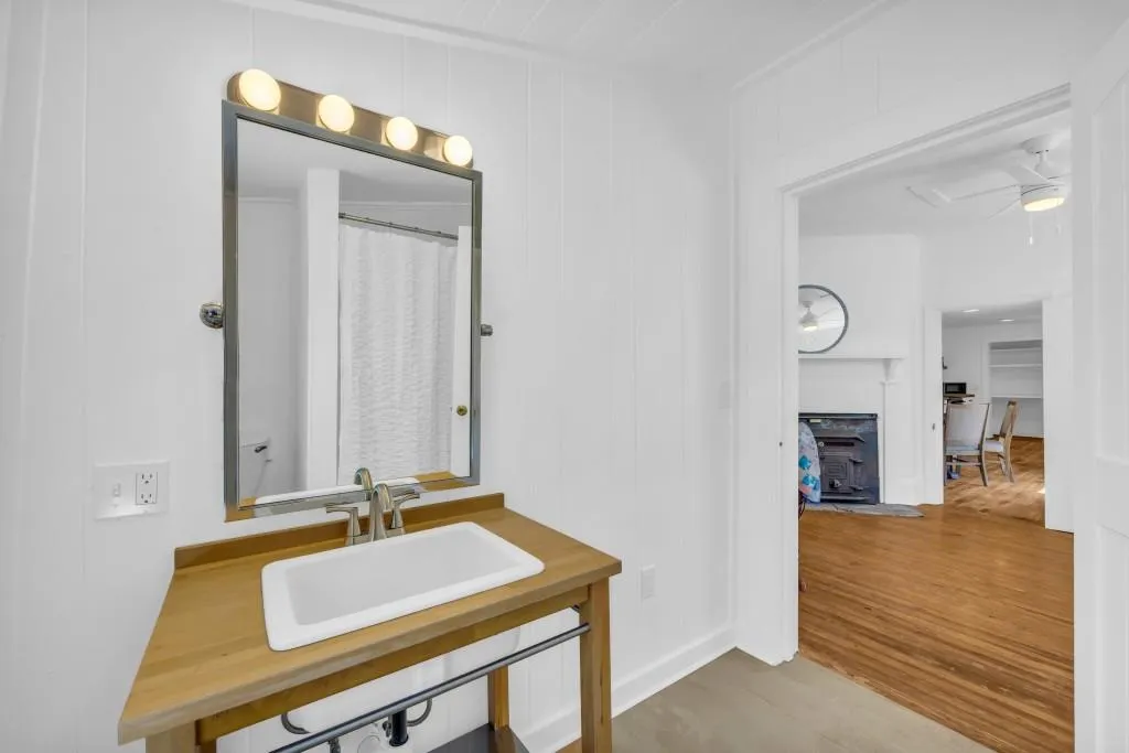 Lakemont, Georgia 30552, United States, 3 Bedrooms Bedrooms, ,2 BathroomsBathrooms,Residential,Active,92694