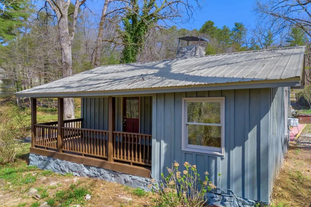 Lakemont, Georgia 30552, United States, 3 Bedrooms Bedrooms, ,2 BathroomsBathrooms,Residential,Active,92694