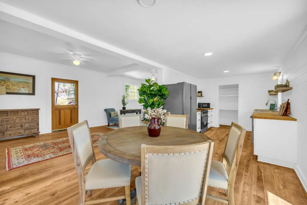 Lakemont, Georgia 30552, United States, 3 Bedrooms Bedrooms, ,2 BathroomsBathrooms,Residential,Active,92694