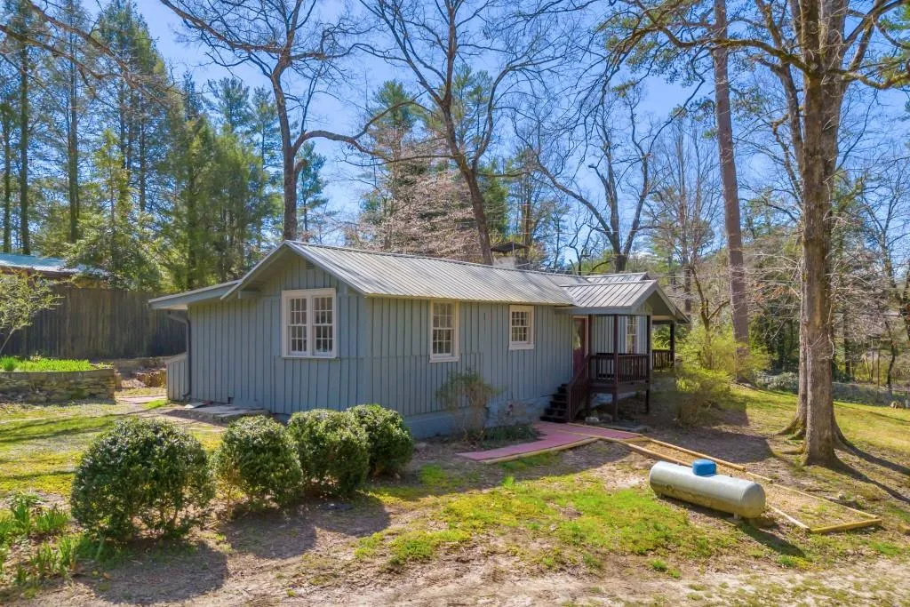 Lakemont, Georgia 30552, United States, 3 Bedrooms Bedrooms, ,2 BathroomsBathrooms,Residential,Active,92694