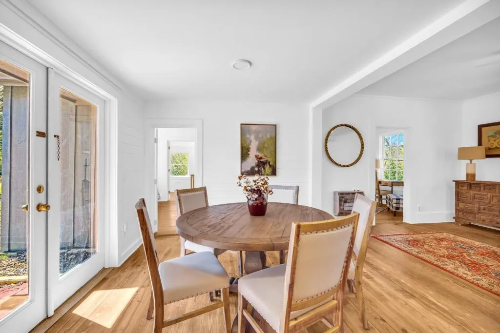 Lakemont, Georgia 30552, United States, 3 Bedrooms Bedrooms, ,2 BathroomsBathrooms,Residential,Active,92694