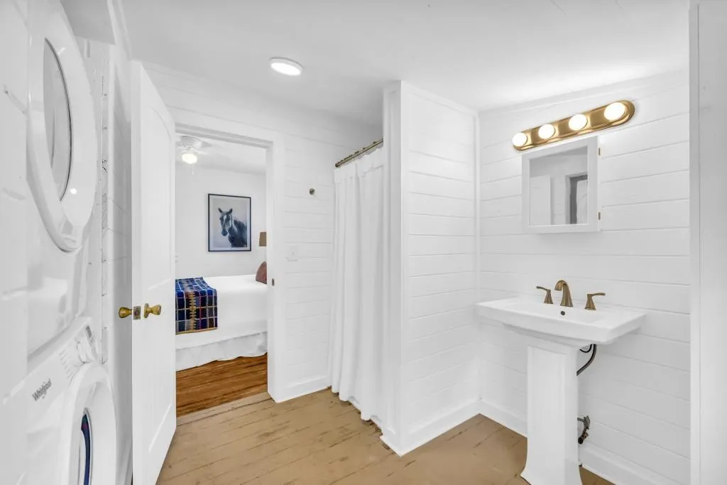 Lakemont, Georgia 30552, United States, 3 Bedrooms Bedrooms, ,2 BathroomsBathrooms,Residential,Active,92694