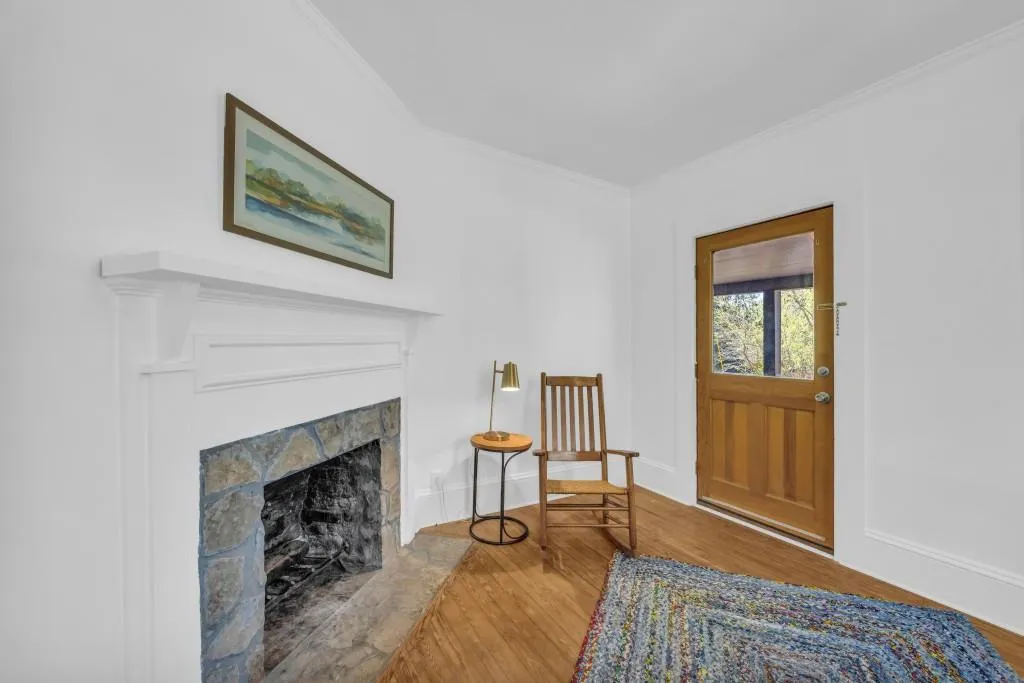 Lakemont, Georgia 30552, United States, 3 Bedrooms Bedrooms, ,2 BathroomsBathrooms,Residential,Active,92694