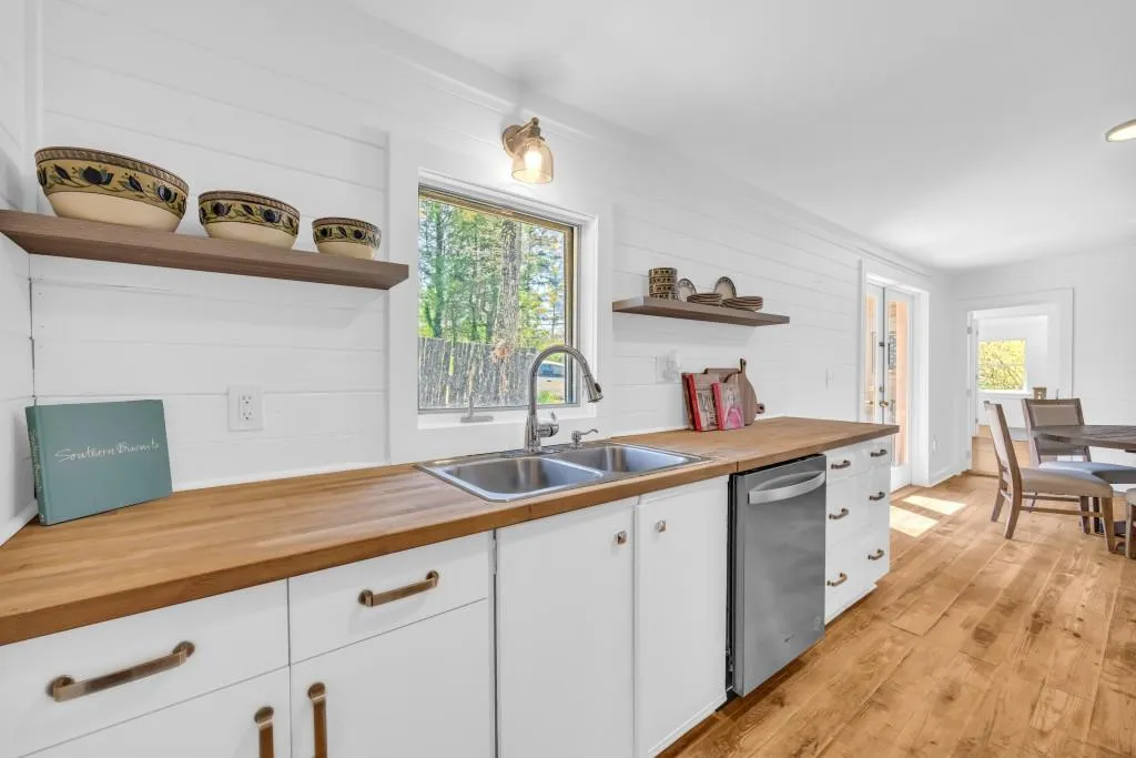 Lakemont, Georgia 30552, United States, 3 Bedrooms Bedrooms, ,2 BathroomsBathrooms,Residential,Active,92694