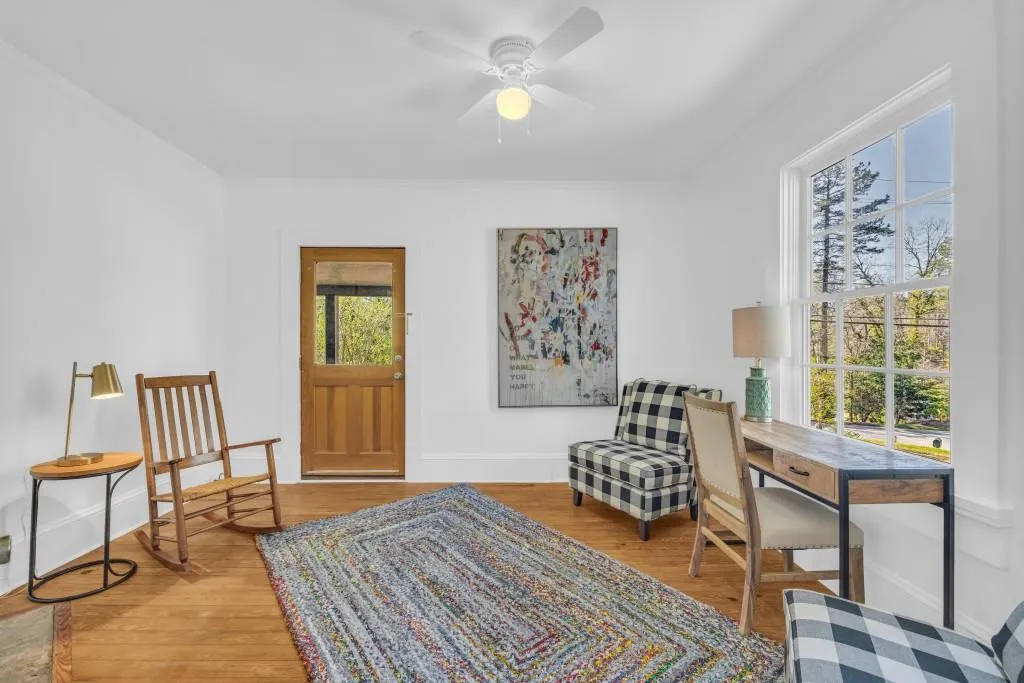 Lakemont, Georgia 30552, United States, 3 Bedrooms Bedrooms, ,2 BathroomsBathrooms,Residential,Active,92694