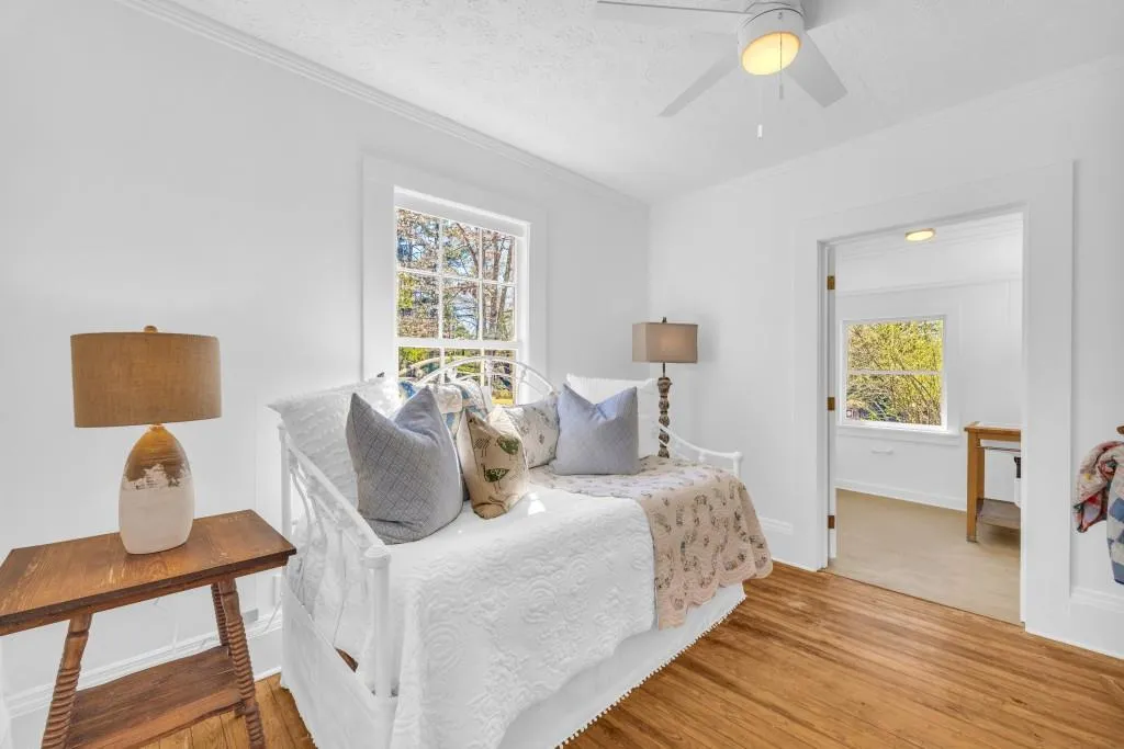 Lakemont, Georgia 30552, United States, 3 Bedrooms Bedrooms, ,2 BathroomsBathrooms,Residential,Active,92694