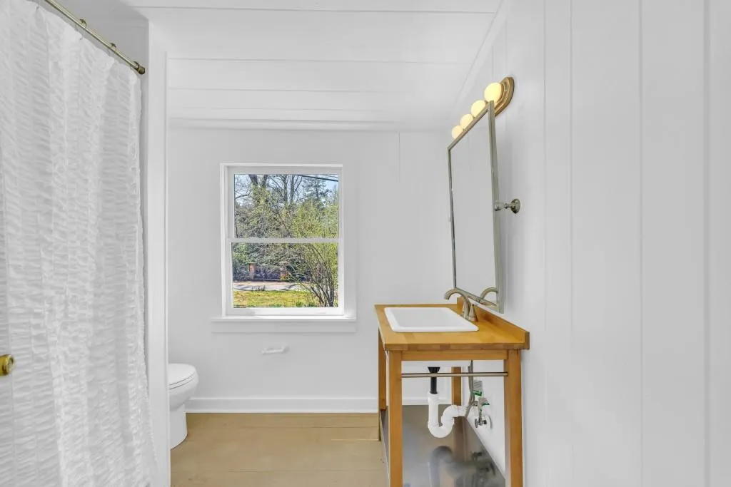 Lakemont, Georgia 30552, United States, 3 Bedrooms Bedrooms, ,2 BathroomsBathrooms,Residential,Active,92694