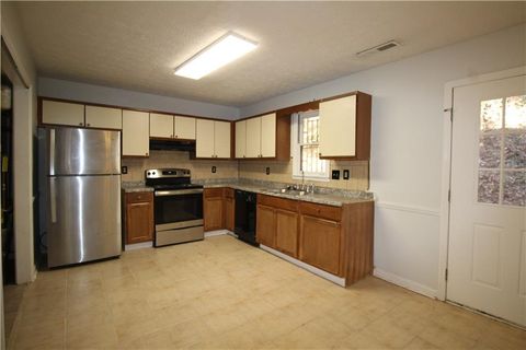 Townhouse For Sale - 4438 Coopers Creek Drive<br/> Smyrna, GA 30082