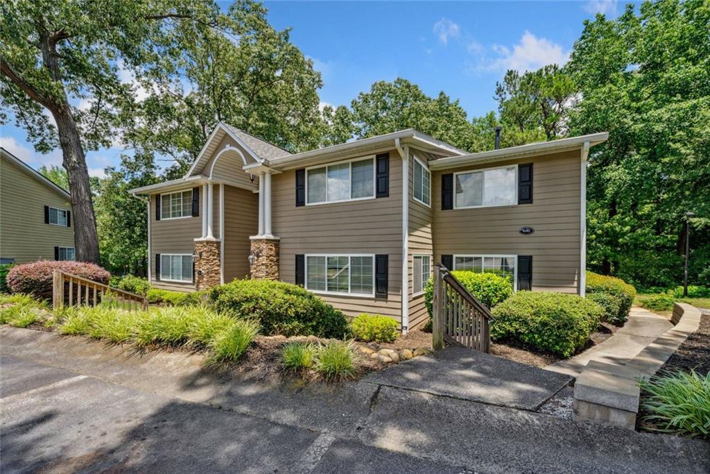 CARLYLE WOODS - Residential