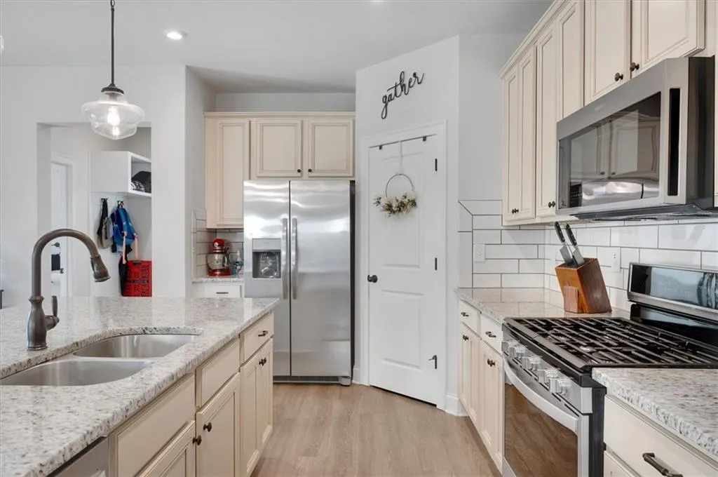 Sugar Hill, Georgia 30518, United States, 4 Bedrooms Bedrooms, ,3 BathroomsBathrooms,Residential,Pending,115849