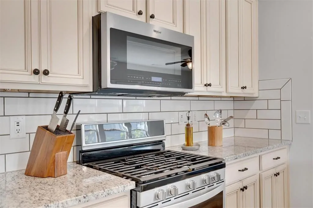 Sugar Hill, Georgia 30518, United States, 4 Bedrooms Bedrooms, ,3 BathroomsBathrooms,Residential,Pending,115849