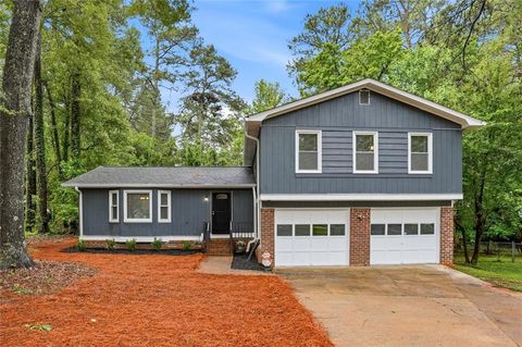 Homes For Sale - 5323 Rockborough Trail<br/> Dekalb County, Stone Mountain, GA 30083