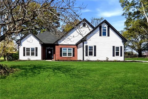 Homes For Sale - 370 Olde Wick Trail<br/> Hoschton, GA 30548