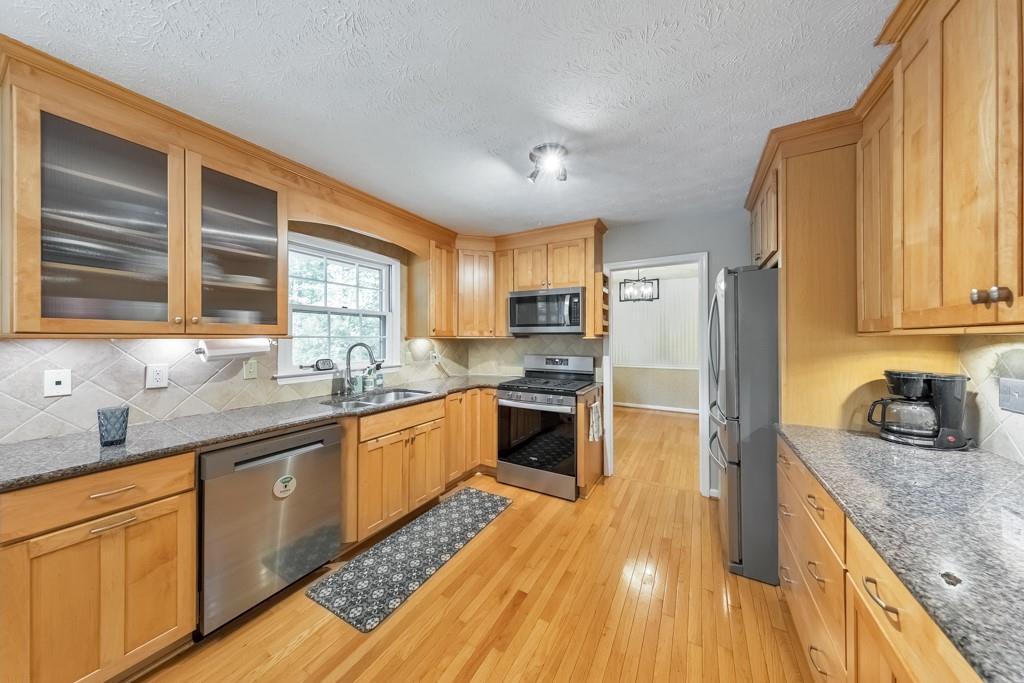 2711 Georgian Court