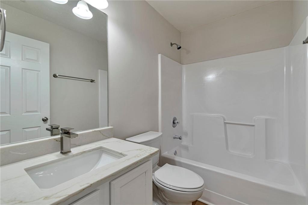 STONEHAVEN POINTE - Residential