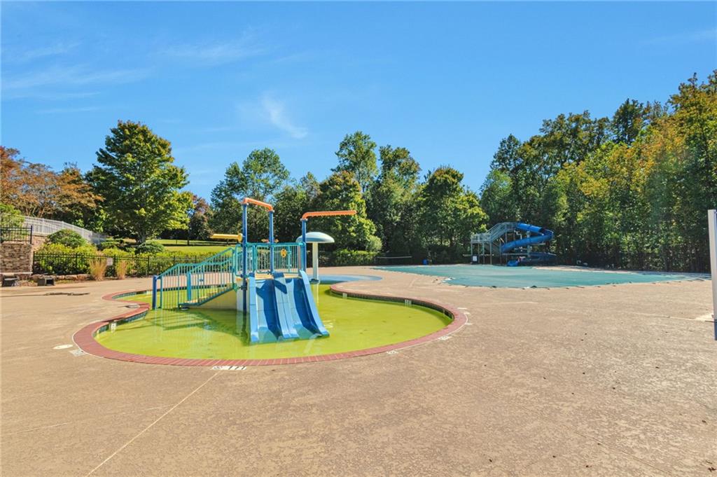 STONEHAVEN POINTE - Residential
