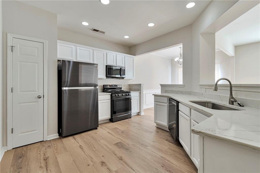 STONEHAVEN POINTE - Residential