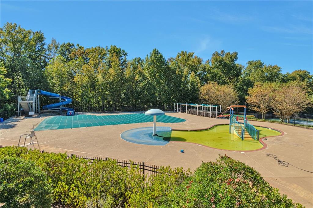 STONEHAVEN POINTE - Residential