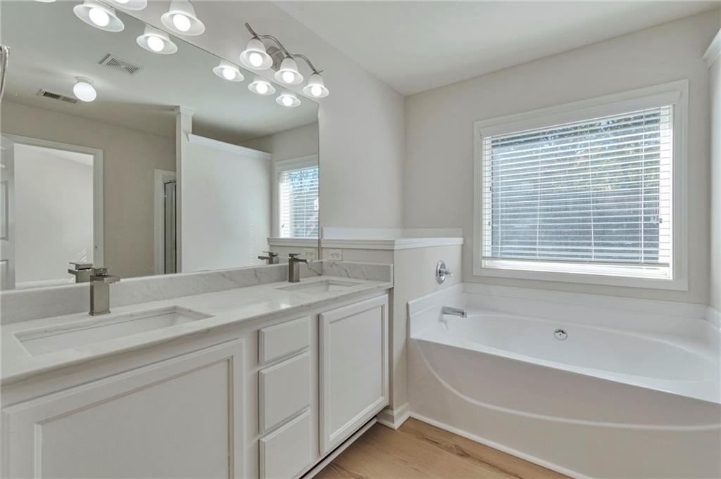 STONEHAVEN POINTE - Residential