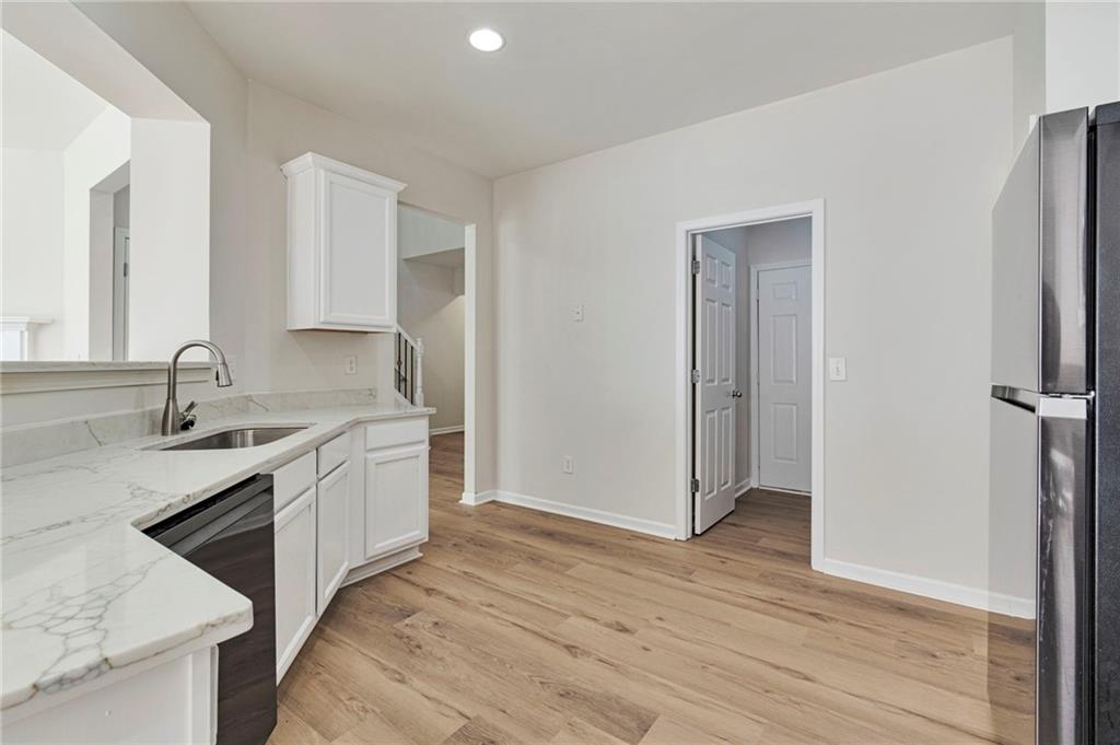 STONEHAVEN POINTE - Residential