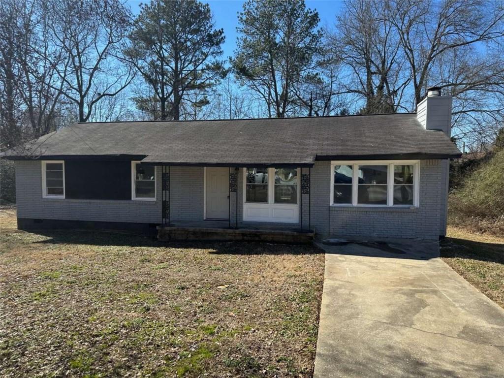 MOTIVATED SELLER, NEEDS TO SELL FAST. PARTIALLY RENOVATED. GREAT OPPORTUNITY FOR NOVICE INVESTOR, AIRBNB, FIRST TIME HOME BUYER.