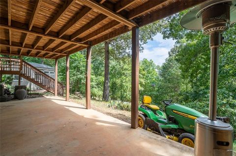 A home in Dahlonega