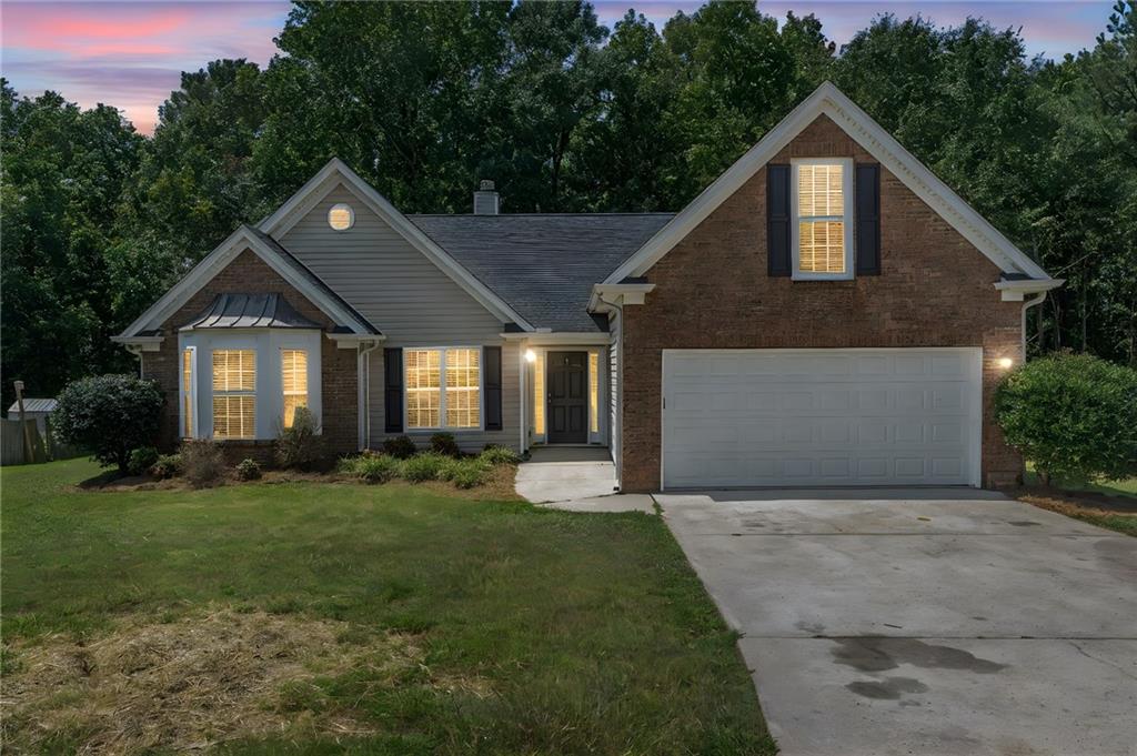 Perfect for first-time buyers! This brick-front ranch offers 3 bedrooms, 2 full
bathrooms, and 2,164 sq ft of comfort and style. Fresh carpet and LVP flooring
flow throughout, while the open dining and cozy living room with gas fireplace
create the perfect gathering space. The spacious owner’s suite features French doors leading to a spa-like bath with soaking tub, separate shower, dual sinks, and vanity. 2 large additional
bedrooms and a versatile bonus room doubles as a 4th bedroom, office, or man
cave. Step outside to a private patio and large backyard—ideal for entertaining.
Tucked in a quiet community near Southlake Mall and Taste of Tara, this home
blends convenience with charm. Move-in ready and waiting for you!