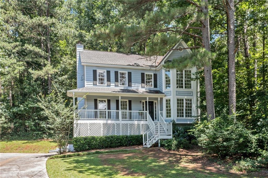 Don't let the carpet scare you! The seller is offering a flooring allowance. Choose your flooring and have it installed by move-in. Lots to Love in Acworth/Paulding County! One of Maplewood's largest floorplans. Three bedrooms, 2.5 baths on a beautiful half-acre cul-de-sac lot. You'll love the southern charm front porch and new back deck. Quiet, peaceful setting. Great living space with oversized family room, generously sized bedrooms, and eat-in kitchen. Lots of natural light. Sought after school district including brand new Crossroads Middle school. Don’t miss this excellent deal with pricing that leaves room for your personalized updates. Check out these recent improvements: Architectural Roof 2017, Water heater 2019, HVAC inside and out (x2) 2019, Deck 2023, Exterior painted 2022, Garage doors replaced 2021, Dishwasher 2022. Wow! No HOA~