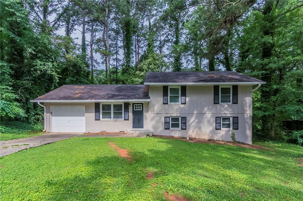Welcome to this traditional split-level home located in the Heatherwood North community of Decatur. With 3 bedrooms and 2 bathrooms, this residence offers flexible space, including formal living areas and a comfortable family room. The property features a large backyard, ideal for relaxing or entertaining, and is situated in a well-established neighborhood with easy access to I-285, shopping centers, and local parks. Whether you’re searching for a personal residence or a potential rental, this home presents a great opportunity in a central DeKalb County location. One or more photo(s) was virtually staged.