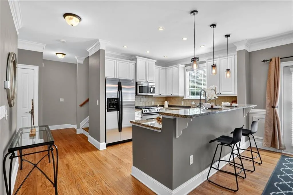 Brookhaven, Georgia 30319, United States, 2 Bedrooms Bedrooms, ,3 BathroomsBathrooms,Residential,Active,196316