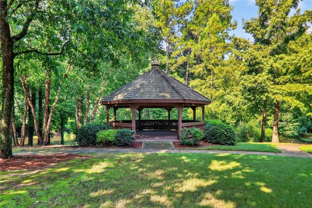 Brookhaven, Georgia 30319, United States, 2 Bedrooms Bedrooms, ,3 BathroomsBathrooms,Residential,Active,196316